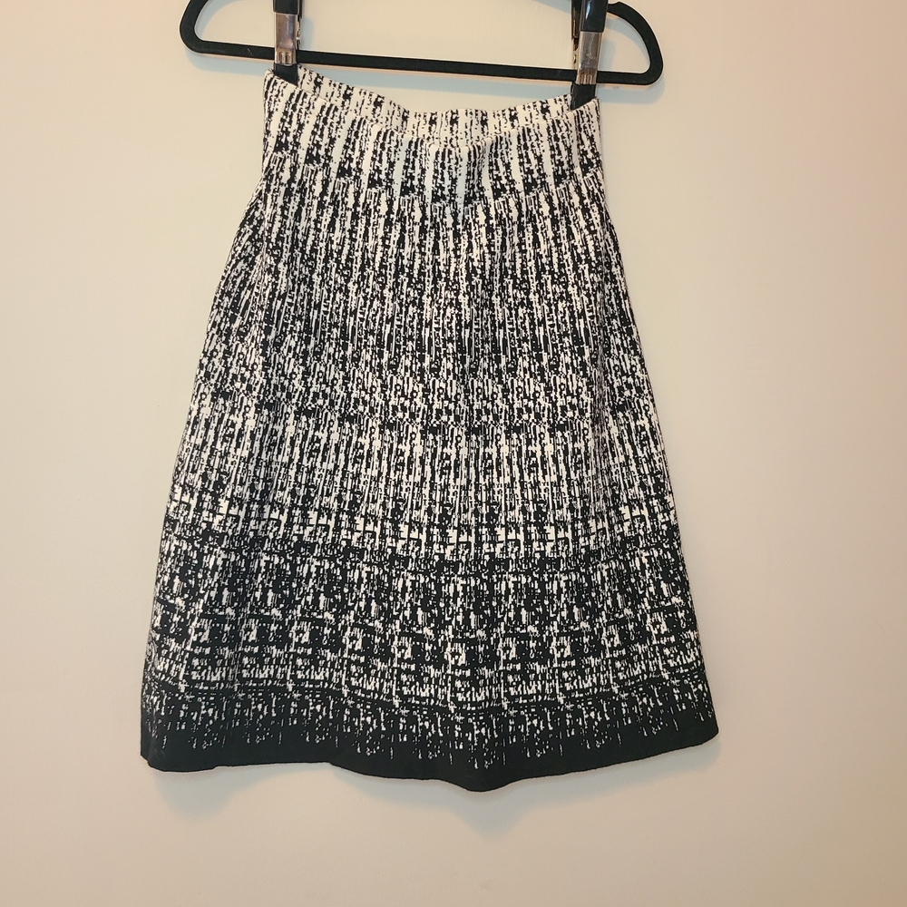 Roz & Ali Black White Graphic Print A-Line Flare Skirt | XS | Office Workwear